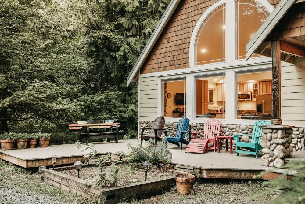 Mt Baker Lodgings Cabin 1 - With Wifi, Hot Tub, Pet friendly